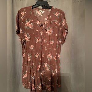 Maurice’s  flowy floral top with pockets